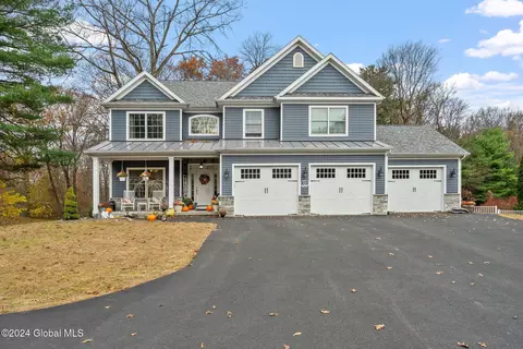 7 Barry Spur, Clifton Park, NY 12065