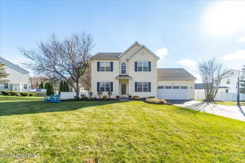 4 Sandpiper Ln, Rexford, NY 12148