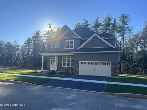 9 Jane St, Saratoga Springs, NY 12866