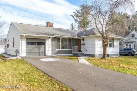 11 Elwood Rd, Delmar, NY 12054