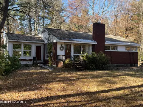 24 Blue Barns Rd, Rexford, NY 12148