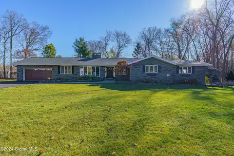 21 Paul Holly Dr, Loudonville, NY 12211