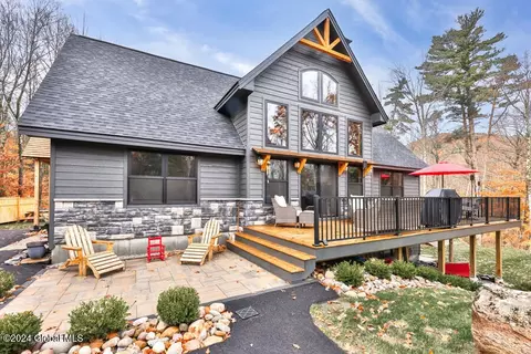 225 Flatrock Rd, Lake George, NY 12845