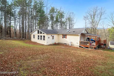 242 Grove School Rd, Catskill, NY 12414