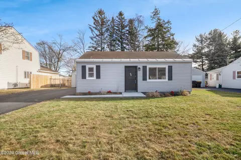 66 Miracle Ln, Loudonville, NY 12211