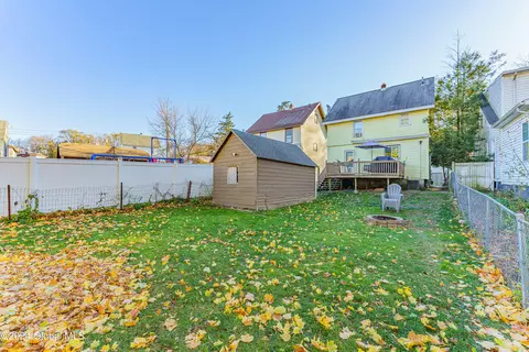 Exterior - 21 Manchester Rd, Schenectady, NY 12304 photo 7 of 8