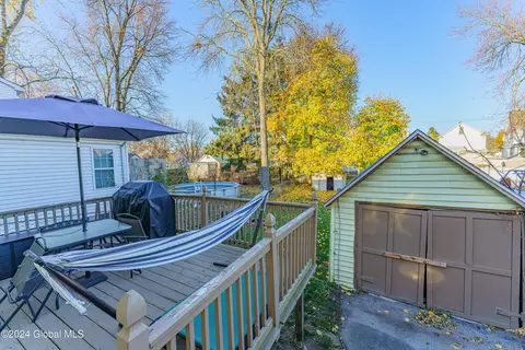 Exterior - 21 Manchester Rd, Schenectady, NY 12304 photo 5 of 8