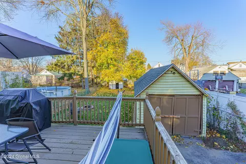 Exterior - 21 Manchester Rd, Schenectady, NY 12304 photo 3 of 8