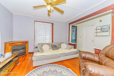 Living - 21 Manchester Rd, Schenectady, NY 12304 photo 2 of 2