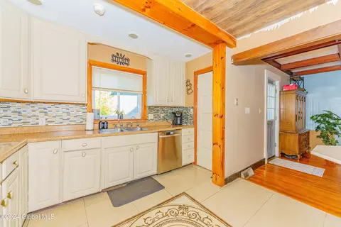 Kitchen - 21 Manchester Rd, Schenectady, NY 12304 photo 4 of 4