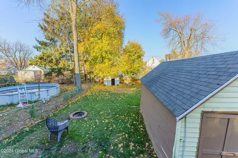 Exterior - 21 Manchester Rd, Schenectady, NY 12304 photo 4 of 8