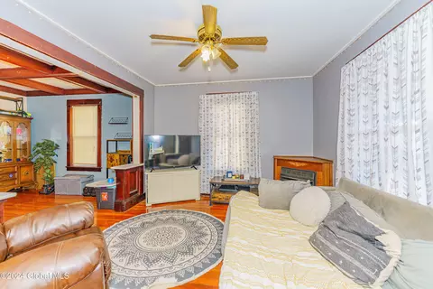 Living - 21 Manchester Rd, Schenectady, NY 12304 photo 1 of 2