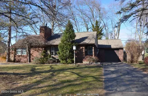 32 Forest Dr, Albany, NY 12205