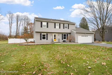 12 Hillside Dr, Glenville, NY 12302