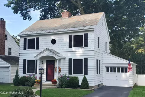 1425 Valencia Rd, Niskayuna, NY 12309