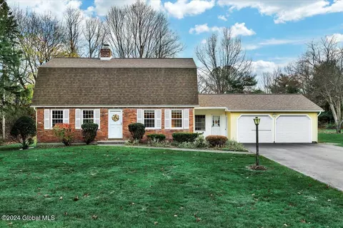 2 Northwood Dr, Malta, NY 12020