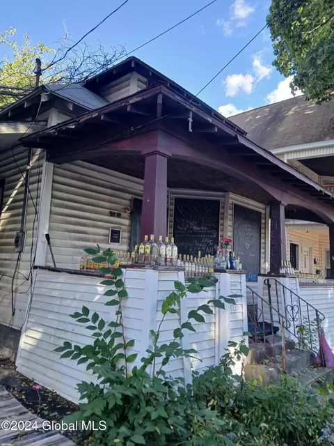 66 Wyllie St, Schenectady, NY 12307