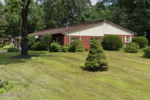 6 Lacosta Dr # C, Clifton Park, NY 12065