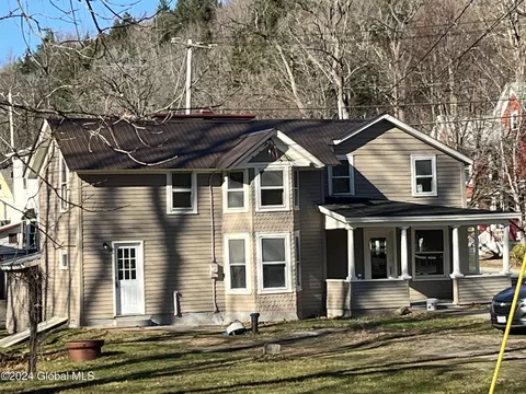 55 Fort Johnson Ave, Fort Johnson, NY 12070