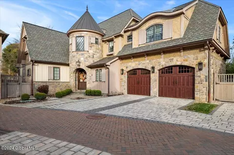 6 Downton Walk, Saratoga Springs, NY 12866