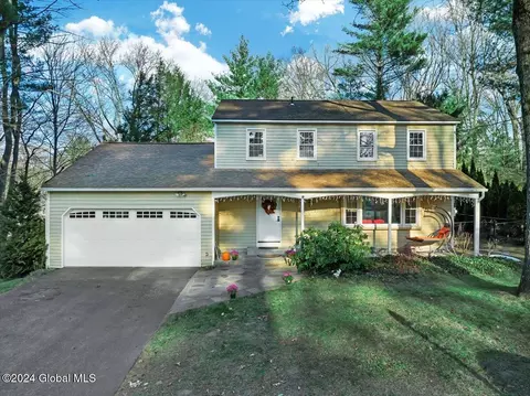 9 Yorkshire Ter, Clifton Park, NY 12065