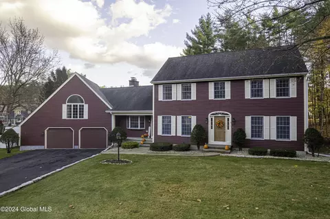 9 Fox Hollow Ln, Queensbury, NY 12804