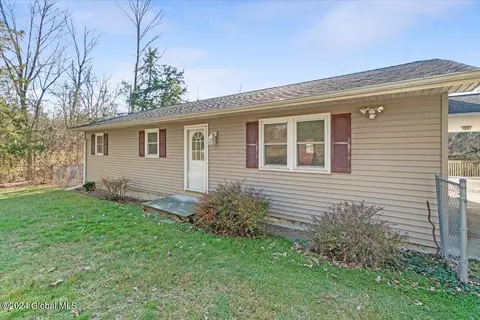 25 Thorpe Rd, Catskill, NY 12414
