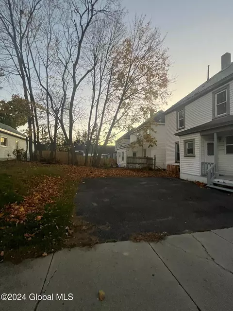 Exterior - 1688 Avenue B, Schenectady, NY 12308 photo 2 of 3