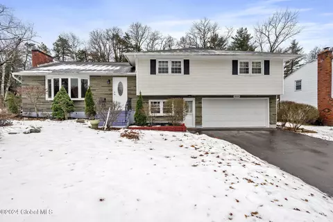 19 N Gate Dr, Albany, NY 12203