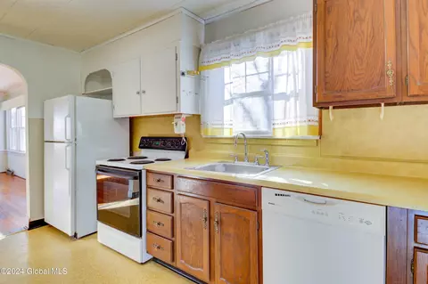 2450 3rd Ave, Schenectady, NY 12303 photo 9