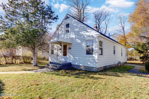 2450 3rd Ave, Schenectady, NY 12303 photo 3