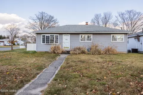 19 Pinewood Pl, Albany, NY 12205