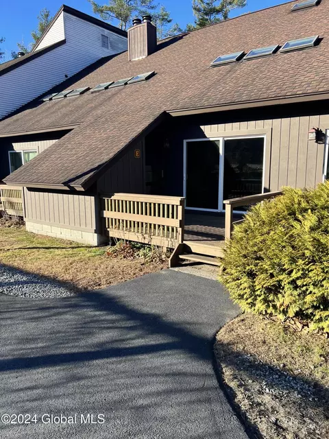 11 Overlook Ln # E, Chestertown, NY 12817