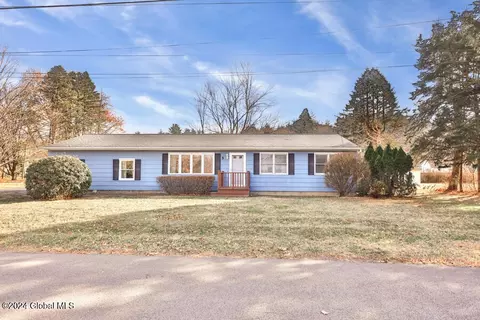 5 Clearview Blvd, Castleton On Hudson, NY 12033