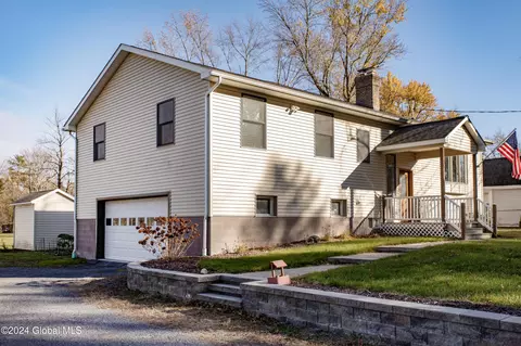 70 Unionville Feura Bush Rd, Feura Bush, NY 12067