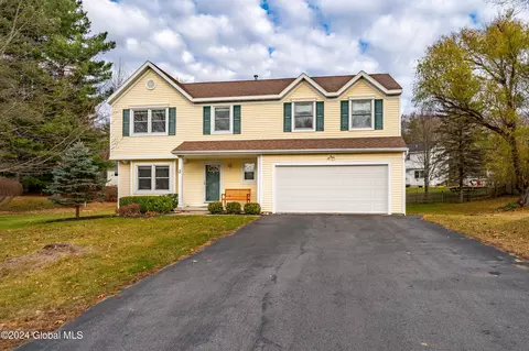 3 Travers Ln, Saratoga Springs, NY 12866