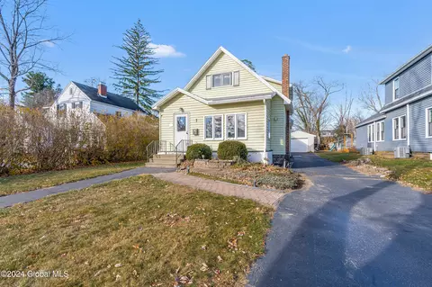 1105 S Country Club Dr, Niskayuna, NY 12309