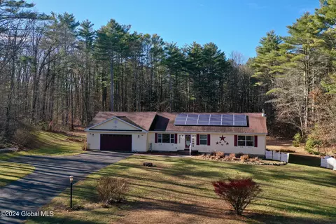 106 Woody Ln, Gloversville, NY 12078