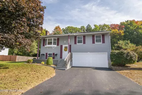 94 Quevic Dr, Saratoga Springs, NY 12866
