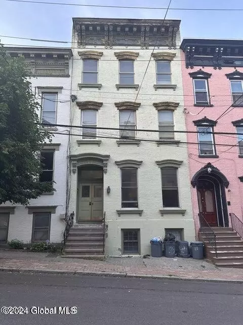 11 Elm St, Albany, NY 12202
