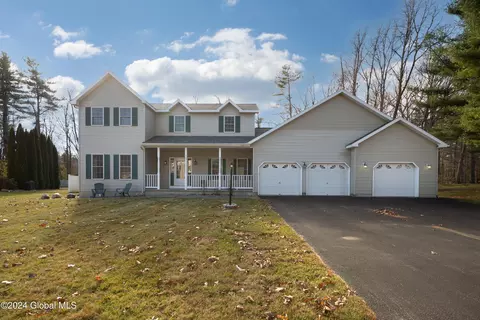 2 Mapleline Rd, Ballston Lake, NY 12019