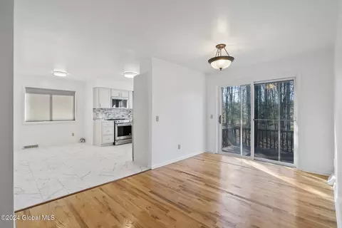 127 Jordan Blvd, Delmar, NY 12054 photo 6