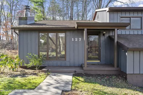 127 Jordan Blvd, Delmar, NY 12054 photo 2