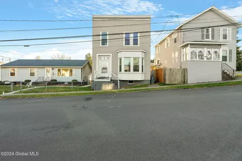 218 14th St, Watervliet, NY 12189