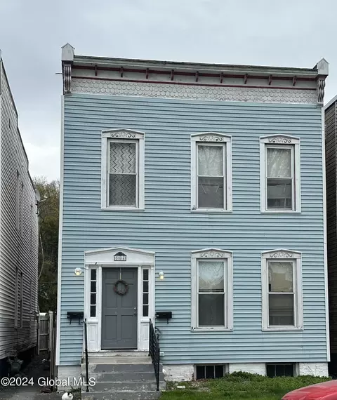 564 7th Ave, Troy, NY 12180