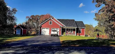 5 Bells Ln, Troy, NY 12180
