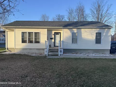16 Williams St, Granville, NY 12832