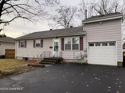 31 Connecticut Ave, Rensselaer, NY 12144