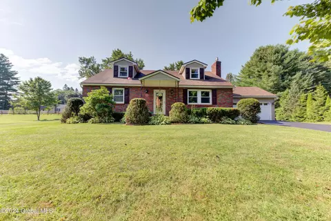 5 Heather Ln, Gloversville, NY 12078