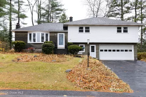 4 Arden Craig Dr, Albany, NY 12203
